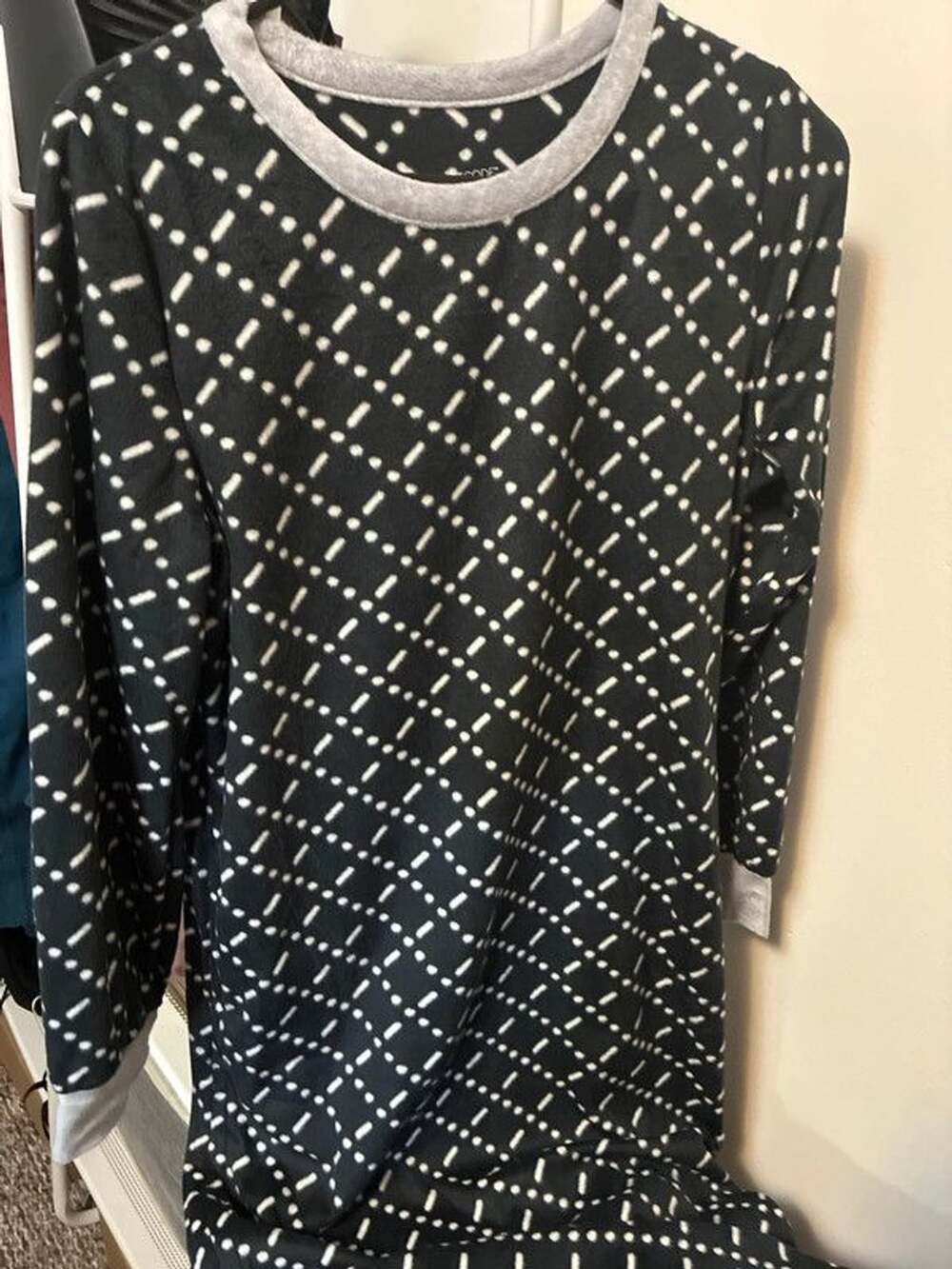 Women’s Cuddl Duds Comfortcode sz small long fleece nightgown black white